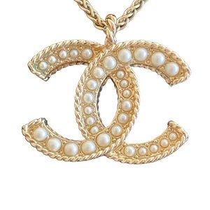 CHANEL CC 2019 19C Gold Plated Pearl Pendant Necklace with Box